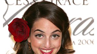 自殺未遂？ビリー・ジョエルの娘で歌手のアレクサ・レイが睡眠薬を大量に飲み救急搬送