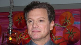 『マンマ・ミーア!』のコリン・ファース、グッチのデザイナー出身の監督におデブさん呼ばわり!?