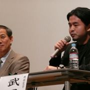 南京虐殺映画4本一挙上映に警察が会場を厳重警備!新右翼団体鈴木氏が盾になる?