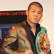 亀田興毅がスーツ姿で登場!「実はおれ、ビビリやで……」と激白!