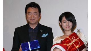 船越英一、深田恭子、『ウルルの森の物語』公開初日!犬のウルルが首元のベル噛み砕くハプニング!