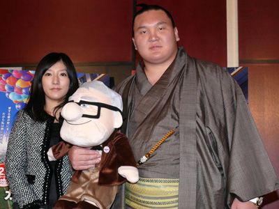 年間最多86勝の横綱 白鵬 紗代子夫人の美しい着物姿にデレデレ シネマトゥデイ