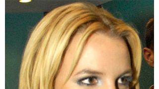 ブリトニーはまだ危ない精神状態？パパの後見人は続行の見通し