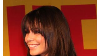 ヴァネッサ・アン・ハジェンズ、ヌード写真を掲載したサイトを訴える