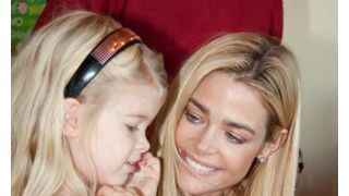 チャーリー・シーンの元妻デニース・リチャーズ、「いつか全部しゃべってやる」