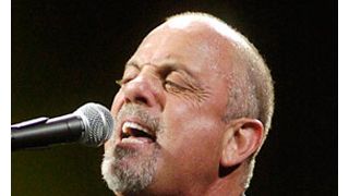 自殺未遂したビリー・ジョエルの娘アレクサ・レイ、心理学を学ぶために復学