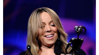 大失態！酔ったマライア・キャリー、助演女優賞の受賞スピーチでろれつが回らず支離滅裂