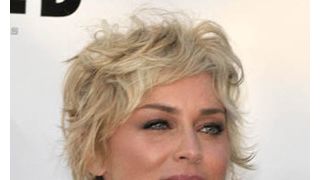 スッピンはあり得ない!51歳シャロン・ストーン、化粧とカクテルドレスはファンへの義務
