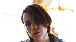 あまりにむごい陵辱シーンに賛否両論　世界的ベストセラーの映画化　女性の生き方探る