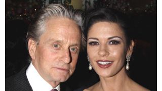 マイケル・ダグラスとキャサリン・ゼタ・ジョーンズ夫妻がニューヨークへ引越し