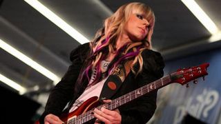 『THIS IS IT』の天才女性ギタリスト来日決定！マイケル・ジャクソン等身大フィギュア除幕式で演奏