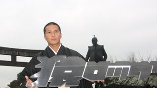 市原隼人、大阪城に登場しファン殺到でイベントが一時中断に!袴姿でヒット祈願!