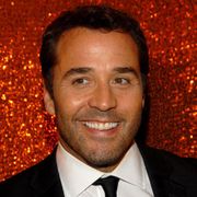 「アントラージュ」のジェレミー・ピヴェン、「MAD MEN」のジャニュアリー・ジョーンズと交際?