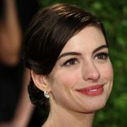 今年のアカデミー賞のノミネーションを発表するのはアン・ハサウェイ