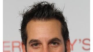 「HEROES」のネイサン、エイドリアン・パスダーが酒気帯び運転で逮捕