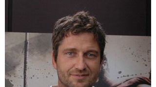 ジェラルド・バトラー、街角で女性に熱烈キス!ジェニファー・アニストンの心境は…?