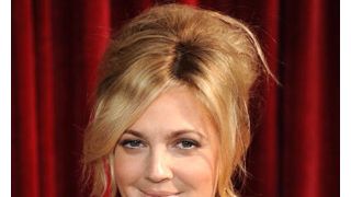 ドリュー・バリモア、婚約を否定 フェイスブックのステータスがシングルから婚約中に変化し騒動に