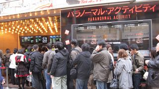 低予算ホラー『パラノーマル・アクティビティ』が日本でもヒット!2日で1億円の興収、映画館は長蛇の列