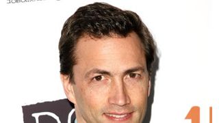 「メルローズ・プレイス」のアンドリュー・シュー、ニュースキャスターと結婚