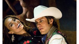 YouTubeで100万アクセス!ハジけたガエル・ガルシア・ベルナルが歌手デビューでチャート1位!