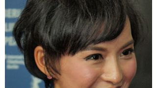 話題の中国超美人女優がピンクの肩だしドレスで登場!ベルリン映画祭オープニング上映