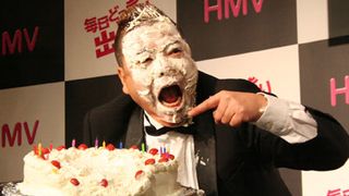 出川哲朗、46歳誕生日にかつてない涙と鼻水噴出!「60歳を超えてもどっきりをかけられたい」