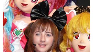 ベッキー・クルーエル、プリキュアのコスプレでフィギュア高橋大輔選手にエール