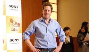 ヒュー・グラント3年ぶりの来日！浮気発覚で彼女に殴られた過去を赤裸々告白！