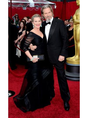アカデミー賞主演男優賞は『クレイジー・ハート』のジェフ・ブリッジス、両親へオスカー像を掲げる【第82回アカデミー賞】