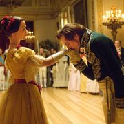 アカデミー賞衣装デザイン賞は、映画『ヴィクトリア女王 世紀の愛』が受賞