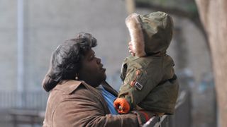 アカデミー賞脚色賞は、映画『プレシャス』が受賞!脚本家のジェフリー・フレッチャー号泣