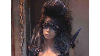 ドロンジョ超えた!? 仲里依紗、ギリギリの妖艶コスプレ完成形!「時代はエコよりエロ」発言も飛び出す