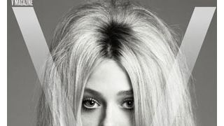 ドキッとするブロンド美人の正体は15歳のダコタ・ファニング!まるで小悪魔ブリジット・バルドー?