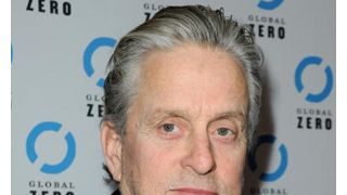 マイケル・ダグラス 刑務所に立ち寄ってから映画の撮影現場へ