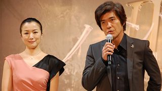 佐藤浩市が鈴木京香に「すごみを増していますね」と照れながらも称賛