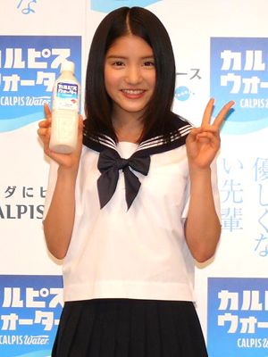 川島海荷、初々しいセーラー服姿！キスの味は「カルピスウォーターみたいに甘酸っぱい」!?