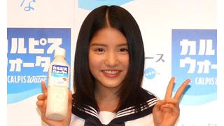 川島海荷、初々しいセーラー服姿!キスの味は「カルピスウォーターみたいに甘酸っぱい」!?