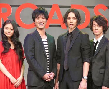 水嶋ヒロ 堂々リーダーの風格で Beck 会見 重要情報解禁でツイッター禁止令も シネマトゥデイ