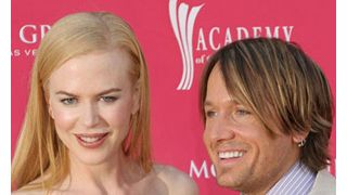 ニコール・キッドマン、夫キース・アーバンのポケットにラブレターをしのばせる