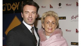 「NIP/TUCK」のジュリアン・マクマホン、オーストラリアで母の最期を看取る