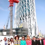 349メートルまで完成!東京スカイツリーで初イベントの矢島美容室!ストロベリーが黒木メイサに抱きつくハプニング!