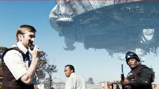 映画の冒頭5分でわかる『第9地区』を特別公開!気持ち悪いからいじめろ!?「人間専用」が意味するものは?