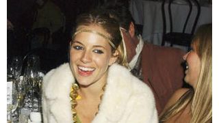 ジュード・ロウとシエナ・ミラーが再び婚約!? シエナの指に2005年時の婚約指輪