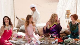 『セックス・アンド・ザ・シティ2』の最新予告編が解禁！4人で砂漠に逃避行？