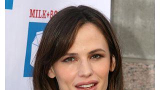 ジェニファー・ガーナー、38歳の誕生日は友達の家族も呼んでのアットホームなパーティー