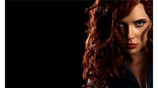 まるで峰不二子！スカーレット・ヨハンソン、ピチピチのブラックスーツに身を包む『アイアンマン2』！