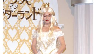 深田恭子、ドロンジョの次は白の女王!「一歩間違えると妖怪」と純白ドレス姿を自虐ネタに?
