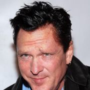 マイケル・マドセン、カー・ラリーの途中でスピード違反を取られる