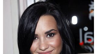 ディズニーの人気ティーンアイドル、デミ・ロヴァートが自動車事故