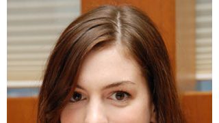 ストリート・アートを盗んだアン・ハサウェイの恋人が謝罪